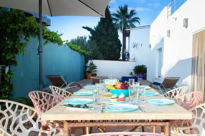 Belle maison de vacances privée avec climatisation, piscine privée, Wifi, Tv, terrasse, parking