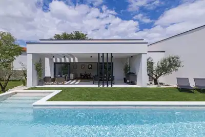 Image de Maison de vacances privée avec bain à remous, climatisation, Wifi, piscine privée, Tv, terrasse