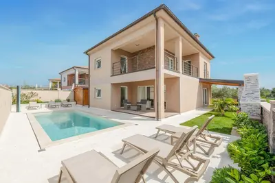 Image de Superbe maison de 4 chambres à Vodnjan