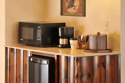 Image de Historical Stays with Modern Amenities & River Trail Access