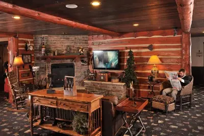Image de Deluxe 2 Double, Stoney Creek, Comfort for the Crew | 2 Units