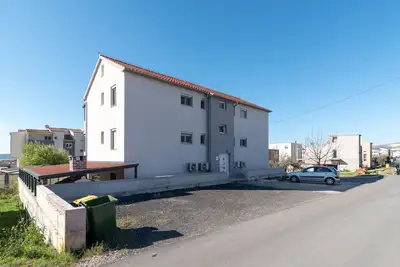Image de Confortable appartement pour 6 personnes avec climatisation, Wifi, Tv, balcon et parking