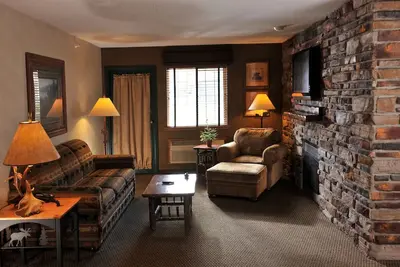 Image de Historical Stays with Modern Amenities & River Trail Access