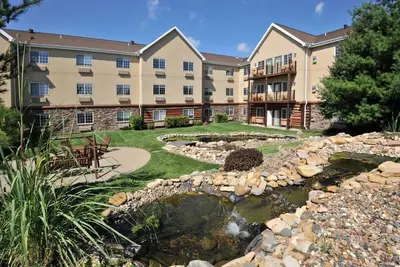 Image de Adventurous Suites, Bar & Shuttle to Rocrans Airport Nearby | 2 Units