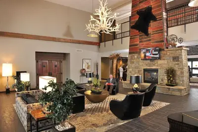Image de Kansas City Lakeside Charm: Lodge with Rustic Facilities | 2 Units