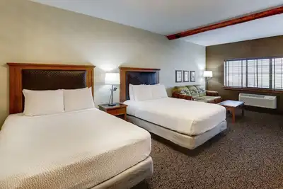 Image de Expanded 2 Queen, Sofa Sleeper, Stoney Creek Sioux, Parking | 2 Units