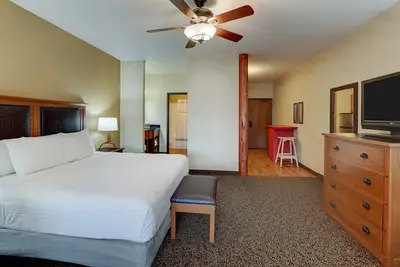 Image de Ultimate Relaxation: Heated Pool & Whirlpool Suites in Historic Area