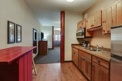 Image de Extended Stay King Suite, Stoney Creek, Kitchen, Balcony | 2 Units
