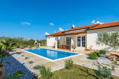 Image de Belle maison de vacances privée avec Wifi, piscine privée, climatisation, Tv, terrasse et parking
