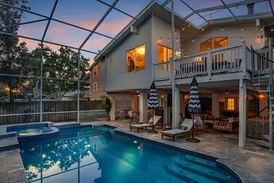 Image de 10 Min to the best beach & golf course! Massive Home: Pool, Hot Tub, Game Room!