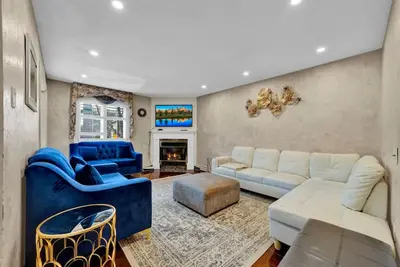 Image de Mississauga Retreat: Your Spacious 5-Bedroom Home