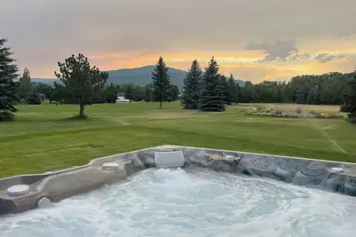 Image de New Golf Course Home + Mtn views + Hot Tub