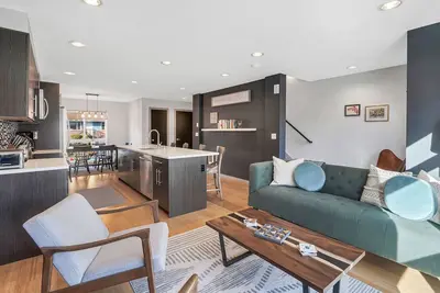 Image de Stylish 3br Townhouse Just Minutes from Downtown!