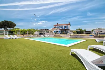 Image de Villa Sara avec piscine privée, Wi-Fi et climatisation