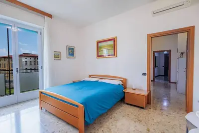 Image de Comfy Apt Near the University - w\/ Balconies