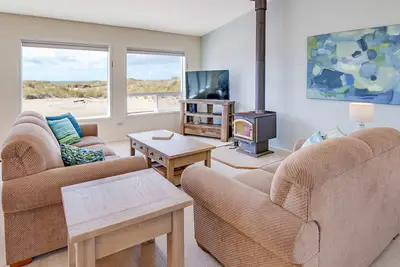Image de Ocean Front with Views! Bridge Views! Sandy Beach!