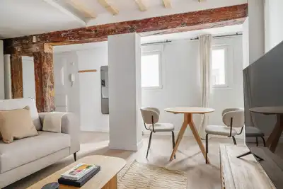 Image de Stylish Malasaña 1br w/ Elevator, nr Shops, by Blueground