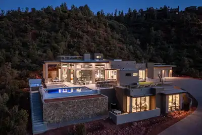 Image de Luxe 4br Entertainment Hub w/ Infinity Pool & Spa