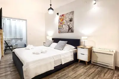 Image de Appartement de deux chambres avec air conditionné Split (A-22796-a)