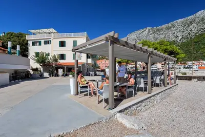 Image de Appartement de trois chambres prés de la plage Igrane, Makarska (A-20373-a)