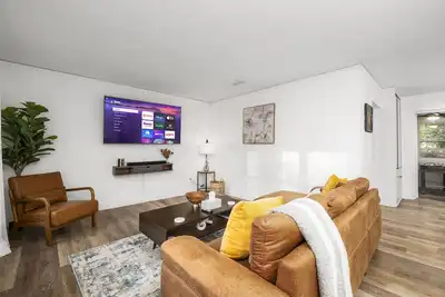 Image de Modern Home Near Uf, Stadium - Private Gazebo, Pets!