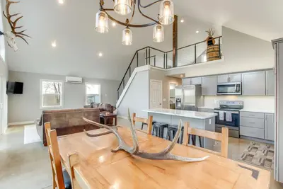 Image de Modern Oskaloosa Cabin w/ 2 Acres & On-Site Trails