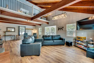 Image de Quiet + Peaceful Home in Allenspark w/ Deck!