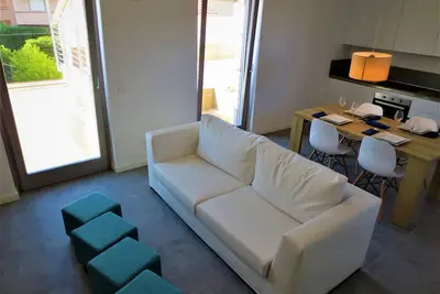 Image de Elegant apartment with outdoor spaces a stone's throw from the sea