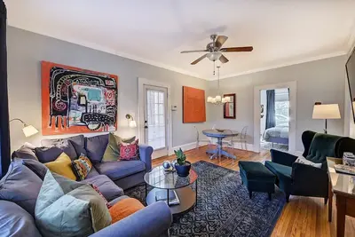 Image de 800 Magnolia: 3 Units, Chic 6br w/ Porch