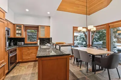 Image de Whistler - Montebello M4718