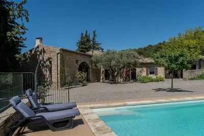 Image de Ermitage Saint-Quinis, Le Levant, habitat ecoonde en pierre au coeur des vignes