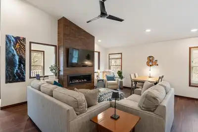 Image de Lake. Trails. Ski. Repeat. - Cozy Condo Between Petoskey & Harbor Springs