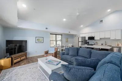 Image de Explore, Relax, Repeat — Cozy Condo Between Petoskey & Harbor Springs