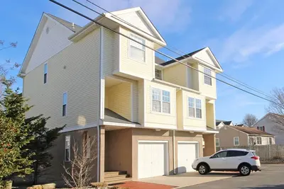 Image de Sun-Kissed Retreat: Your Dream Beach Townhouse Awaits in Charming Cape May, Nj