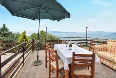 Image de Magnifique maison à Serrone avec WiFi