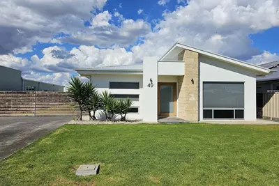 Image de No 49 - Modern, spacious holiday home -Pets Welcome - Inside by negotiation