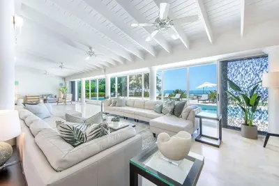 Image de Villa Mora: Luxe Beachfront Villa w/ Backyard Snorkeling, Pool, Spa + Outdoor Kitchen