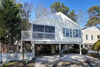 Image de The Beach Treehouse located in Clearwater Community! Wifi, Community Pool, 3 miles to the Beach! **New Booking Incentive! Book and receive a 3 day pass to Delaware State Beaches. Inquiry for details! **