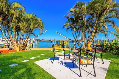 Image de Bayfront home with Private dock near Famous Bridge Street - Seaside Serenity