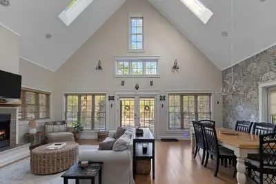 Image de Juniper Presents: A Dog-Friendly Cottage w/ Hot Tub, Wi-Fi + Firepit