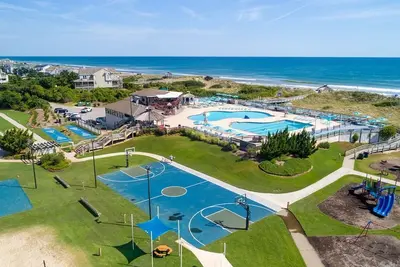 Corolla Light Resort- 3 minute walk to the beach