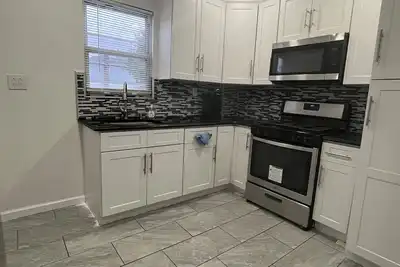 Image de 2 bed room apartment w/parking.