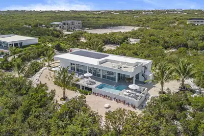Image de Caicos Breeze Villa: New 3 Bed Luxury Villa, Modern Design, Energy Efficient