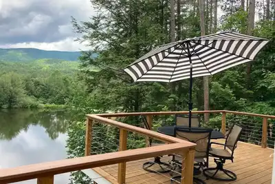 Image de Waterfront White Mountain cabin retreat with amazing views