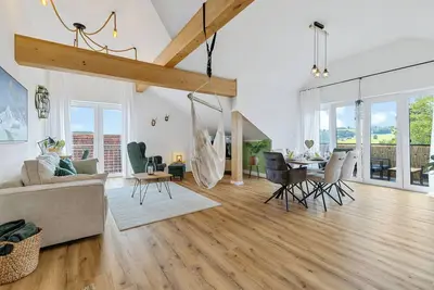 Image de Wiesen. glück - Allgäuer Bergidyll \nCharmante Dachwohnung mit Bergblick