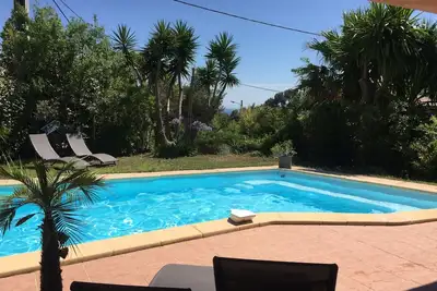 Image de à 5 minutes des plages villa climatisée avec piscine