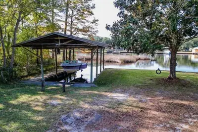 Image de On the Bay, less than 15 min to Nas and Beaches.