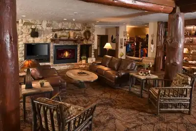 Image de Theme Suite, Stoney Creek Onalaska, Whirlpool, Living Area | 2 Units