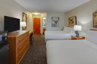 Image de Alluring Quincy Stay! Panoramic Views, Indoor/Outdoor Pool | 3 Units