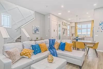 Image de Sleeps 28~Events~FamilyReunions~4Kitchens~6FamilyRooms~12Bedrooms~9Bathrooms